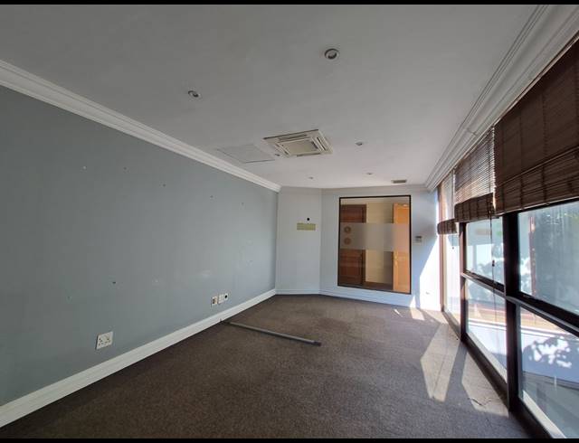 1,099M² OFFICE TO LET IN HYDE PARK